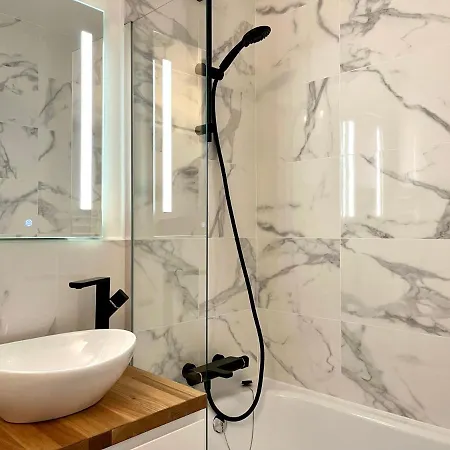 Perle Marine Au Pied De La *