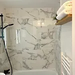Perle Marine Au Pied De La * カブール