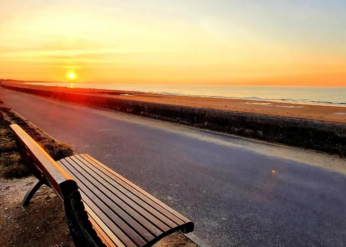 Perle Marine Au Pied De La *